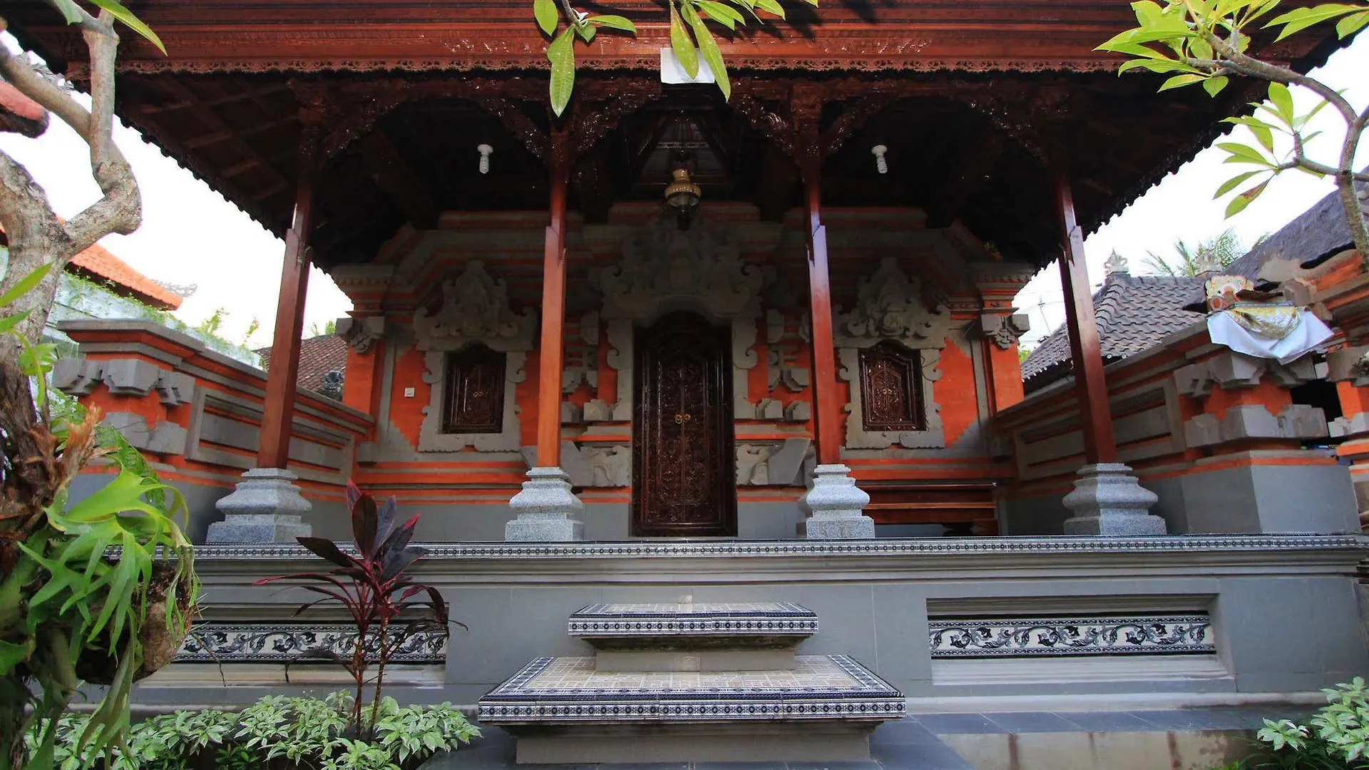 Gatra Ubud Inn